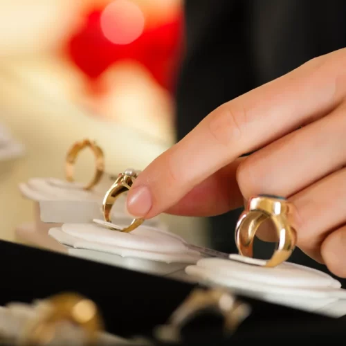 Acquisto di orologi in oro a Senigallia: guida pratica a prezzo, verifica e garanzie