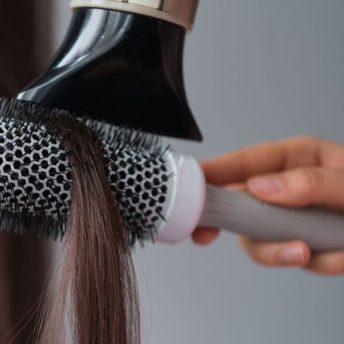 Taglio a capelli asciutti per ricci perfetti: il metodo ideale a Padova